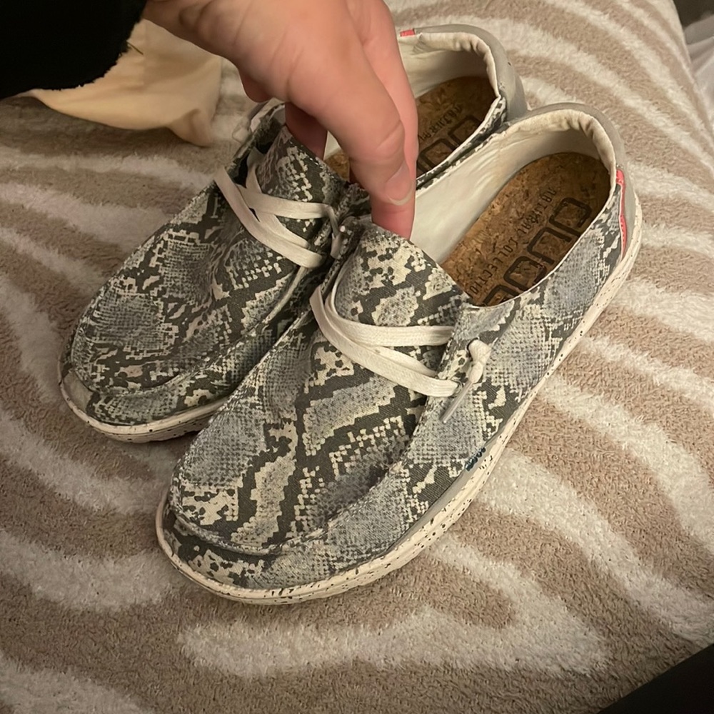 Hey dudes sz 10 womens!✨✨